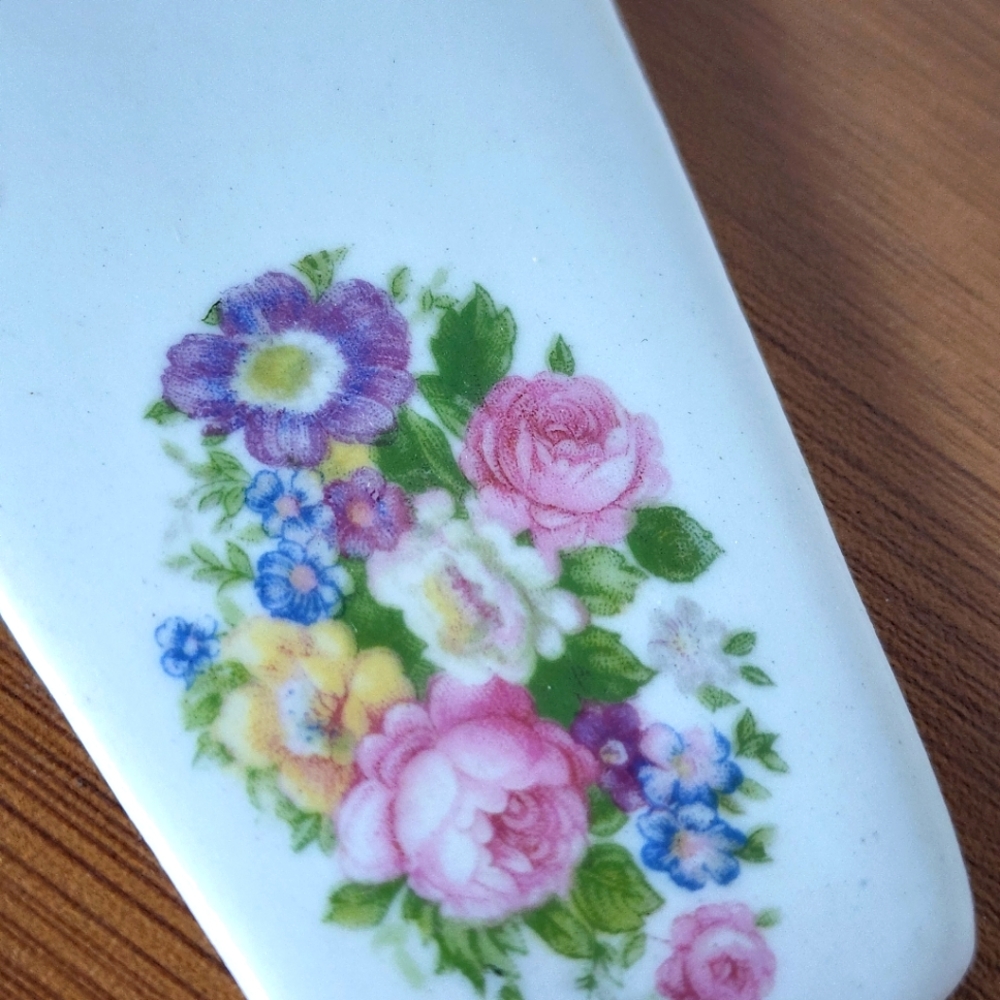 Vintage cake serving piece